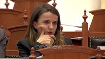 Ora News - Përçahet opozita e re, grupi Demokrat shkarkon kryetaren Rudina Hajdari