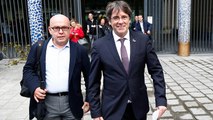 L'ex predidente della Catalogna Puigdemont si consegna ma non si arrende