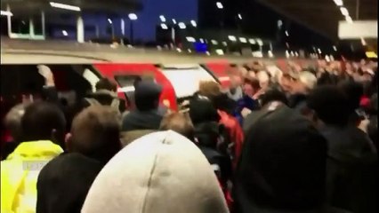 Des militants d'Extinction Rebellion violemment pris à partie lors d'un blocage du métro de Londres
