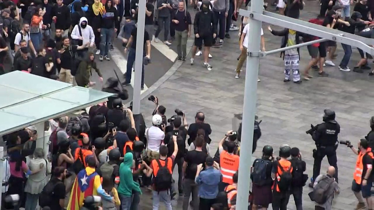 Confrontos intensos em Barcelona