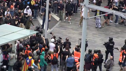 Confrontos intensos em Barcelona