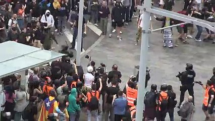 Confrontos intensos em Barcelona
