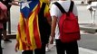 Un cobarde separatista agrede a una chica en Barcelona por llevar la bandera española