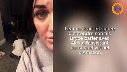 Un garçon triche en utilisant Alexa pour faire ses devoirs