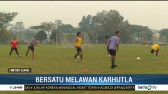 Sriwijaya FC Berlatih di Bawah Kabut Asap Tebal