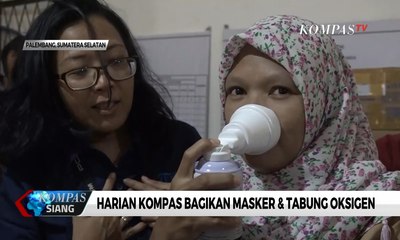 Harian Kompas Bagikan Masker & Tabung Oksigen di Palembang
