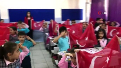 Minik öğrencilerden Mehmetçik’e büyük destek