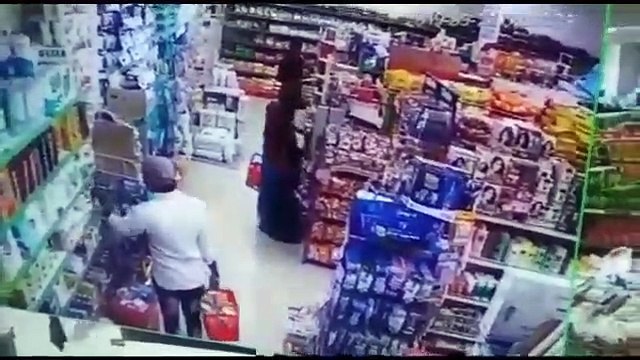 Chennai சூப்பர் மார்க்கெட்டில் திருடிய கள்ள ஜோடி கைது-CCTV footage