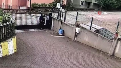 PTT Kocaeli Başmüdürünün evine giren kadın hırsızlar kamerada