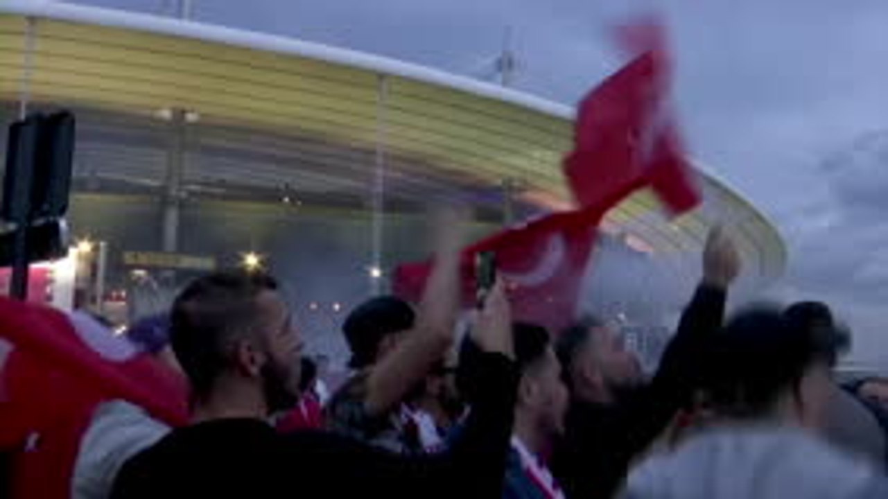 France/Turquie - Sport et politique : Les supporters n'ont pas voulu tout mélanger