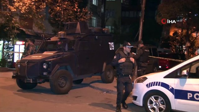 Beyoğlu'nda bir iş yerine ses bombası atan terör örgütü üyeleri yakalandı