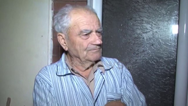 Korçë, maskat hyjnë në banesën e të moshuarve i grabisin lekët