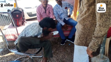 લોધિકાના દેવગામના પૂર્વ સરપંચ દિવ્યાંગ હોવા છતાં પગથી પેઇન્ટિંગ અને ડ્રાઇવિંગ કરે છે