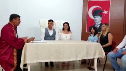 Mersin 20 yıllık memur, oğlunun da nikahını kıydı
