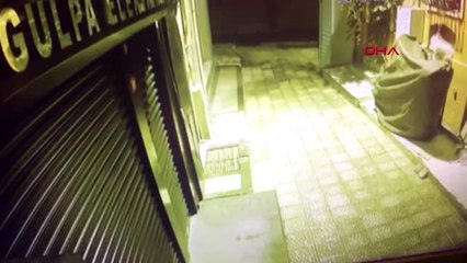 Beyoğlu'nda iş yerine girmeye çalışan kişi 8 metreden yere çakıldı