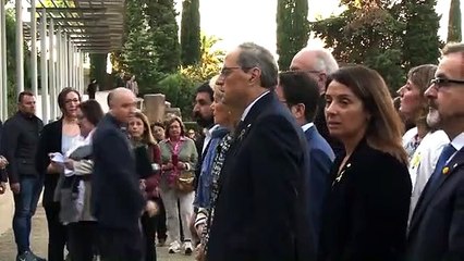 Ofrena floral del govern, encapçalat pel president Quim Torra, a la tomba de Lluís Companys, al cementiri de Montjuïc