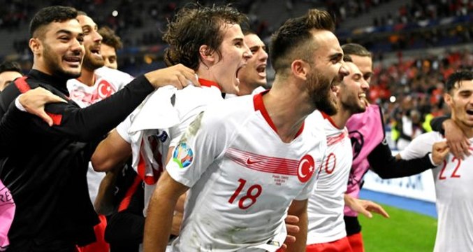 Leicester City'den Çağlar Söyüncü paylaşımı