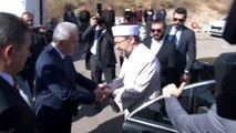 Diyanet İşleri Başkanı Erbaş, Resulayn'da şehit olan Ahmet Topçu'nun baba evini ziyaret etti