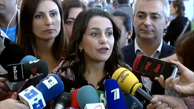 Arrimadas critica el agradecimiento de Torra a los radicales que se enfrentaron a su propia policía y bloquearon su aeropuerto