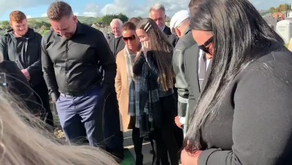 Cenaze Töreninde Önceden Aldığı Komik Ses Kayıtlarıyla Ailesini Güldüren Adam