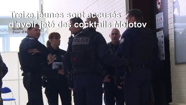 Policiers brûlés à Viry-Châtillon: 13 jeunes jugés