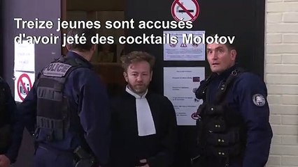 Policiers brûlés à Viry-Châtillon: 13 jeunes jugés