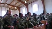 Militares cantando la tierra canta - Barak - Lagrimas fluyen ante la presencia de Dios