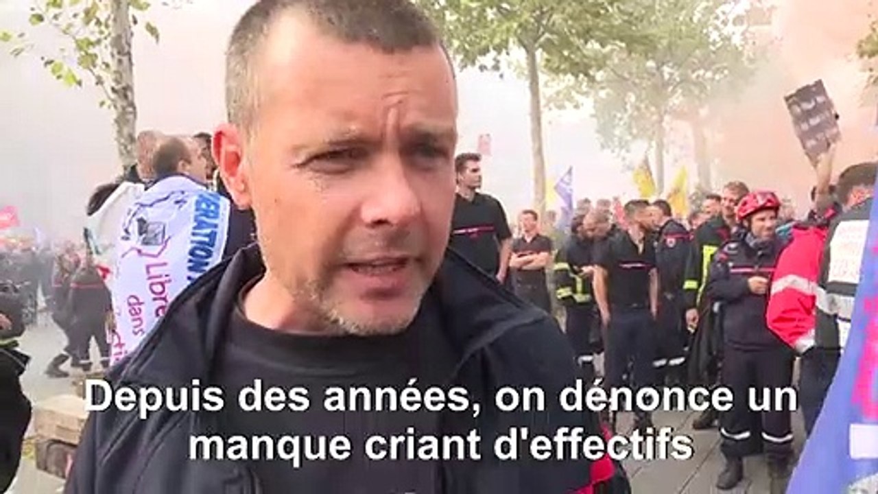 Les pompiers en colère manifestent à Paris