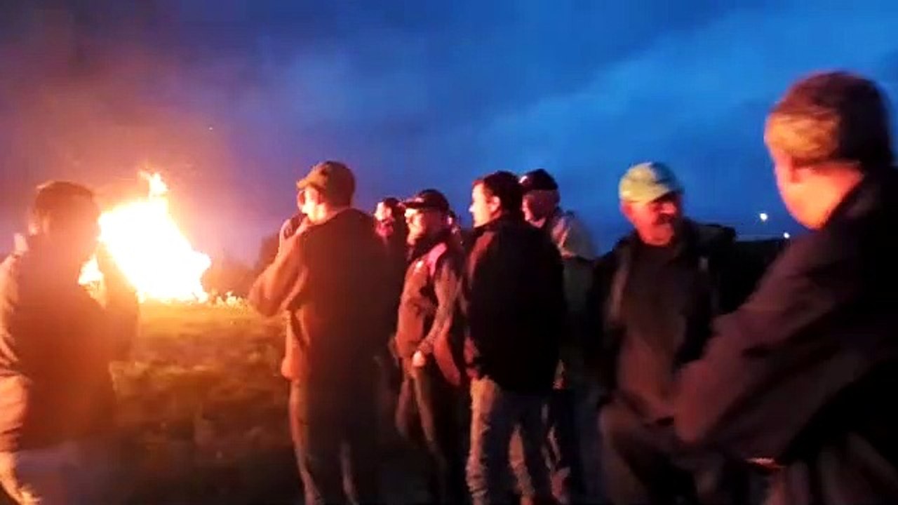 Void-Vacon (55) : opération feu des agriculteurs des JA et de la FDSEA Meuse