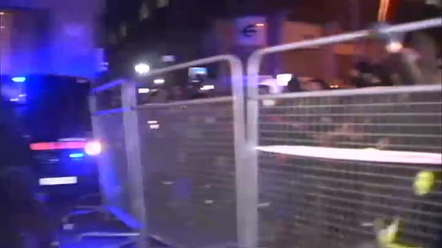 Cargas policiales en el asedio a la Delegación del Gobierno en Barcelona