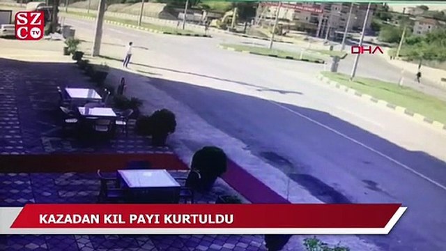 Yol kenarında bekleyen kişi, kazadan kıl payı kurtuldu
