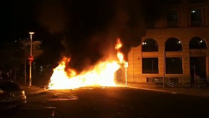 Arden seis contenedores en el centro de Barcelona