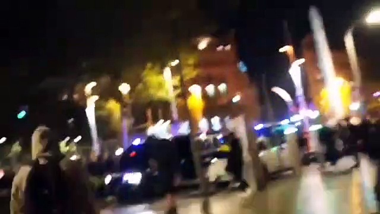 Brutal violencia contra los Mossos en las calles de Barcelona