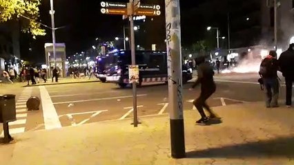 Continua la tensió amb els Mossos a Passeig de Gràcia