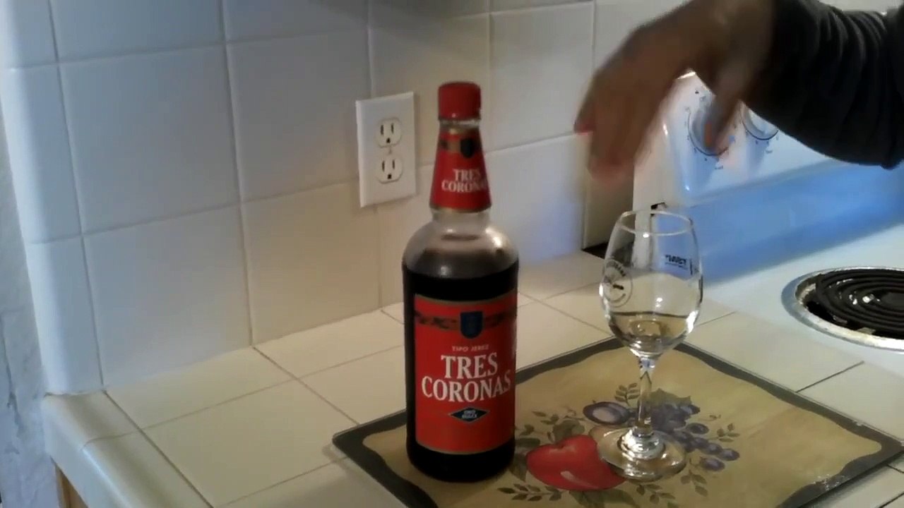 BENEFICIOS DE LA POLLA O CUBA CON HUEVO CRUDO Y VINO (Nutrientes para los ojos)