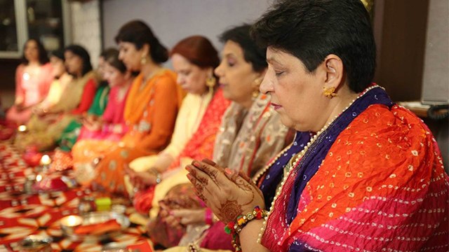 करवा चौथ 2019 : करवा माता की पूजा से पहले जरूरी है इस देवता की पूजा | karwa Chauth 2019 | Boldsky