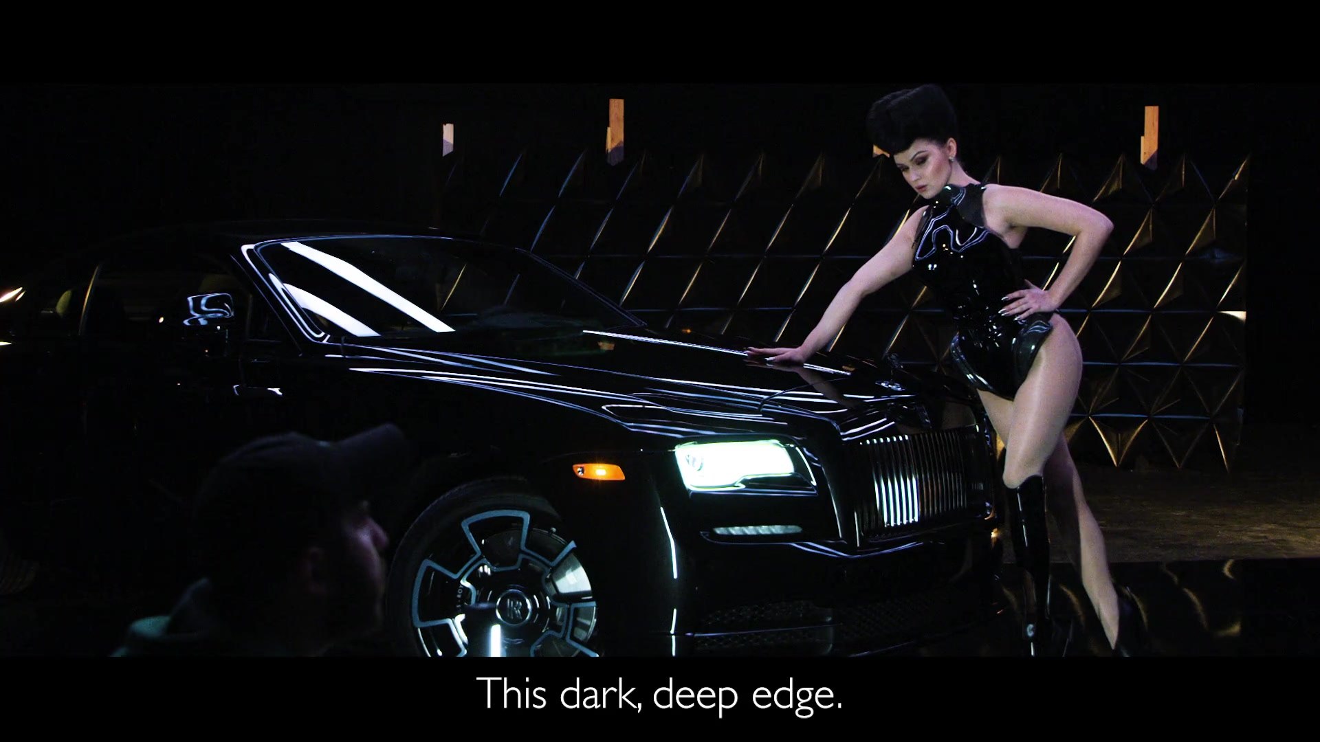 The Artist - Bionic performing artist Viktoria Modesta embodies Rolls-Royce  Black Badge - video Dailymotion