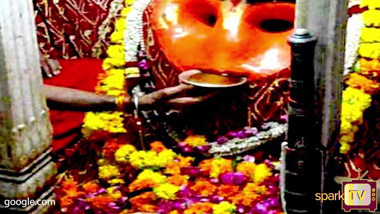 এই মন্দিরে ভগবানকে পান করানো হয় সুরা