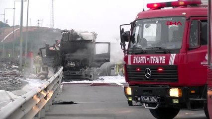 Kaza yapan tır'lardan biri alev alev yandı