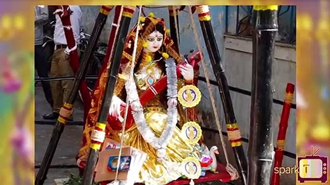 স্ত্রী গৌরীর আদলে মা লক্ষ্মী পূজিত হলেন উত্তমকুমারের ঘরে