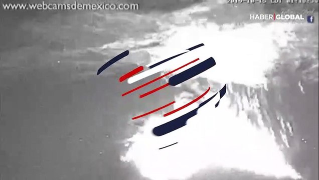 Yanardağın patlama anı kameralara böyle yansıdı