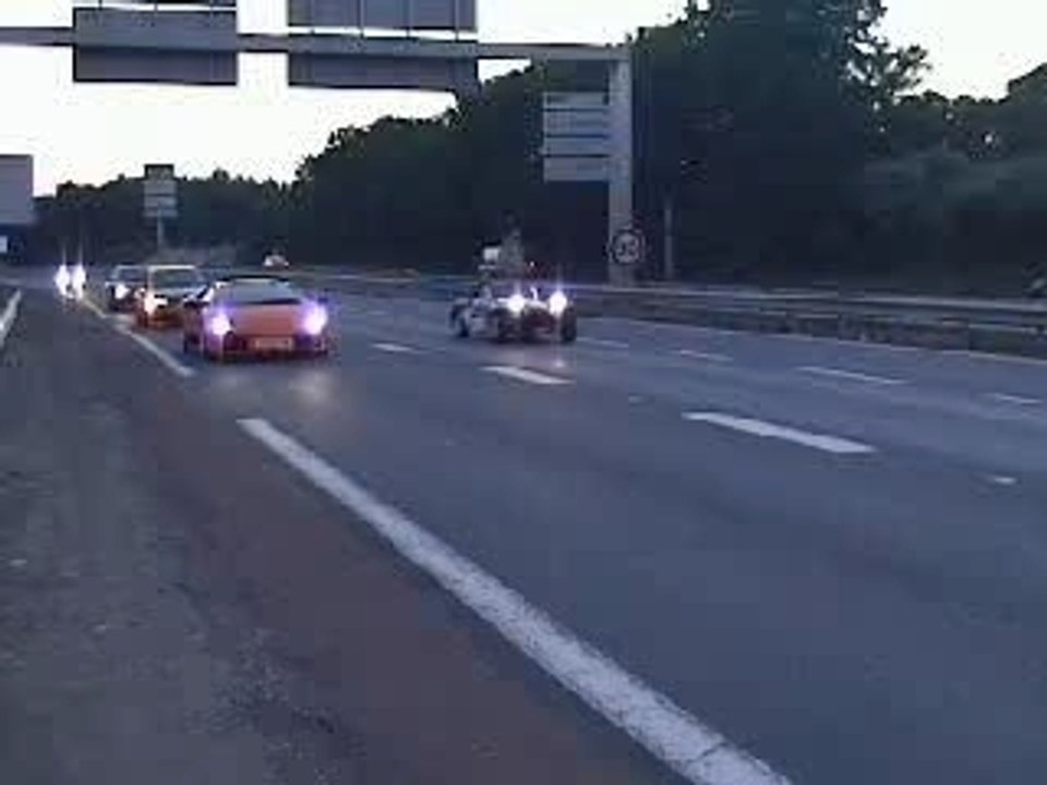 Une Murcielago sur la route (24h du Mans 2005)