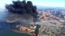 Impresionante incendio en una refinería en California