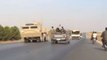 Así se cruzan en una carretera  las tropas estadounidenses en retirada con unidades militares sirias