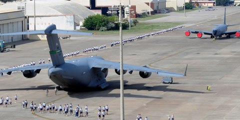 Trump quiere evacuar 50 bombas nucleares "rehenes" de Erdogan en Turquía
