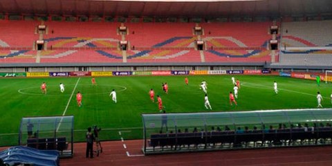 Así juegan las dos Coreas "el partido más intrigante del fútbol mundial" con un solo espectador en el estadio
