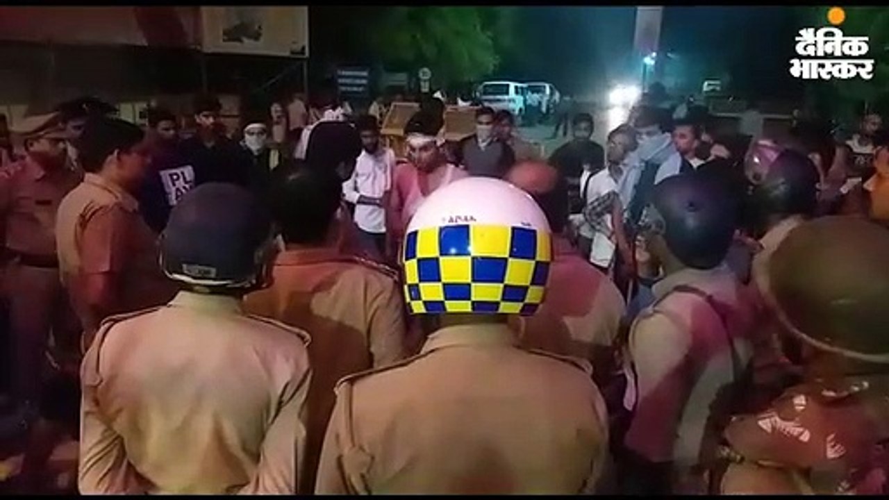 दवा खरीद पर छूट को लेकर बीएचयू छात्रों और दुकानदारों में मारपीट, प्रदर्शन, तनाव जारी