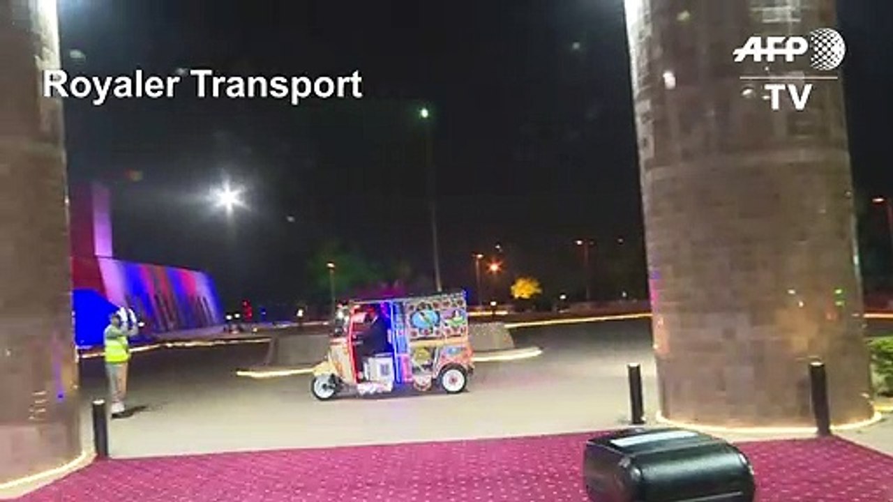 Bunte Rikscha für William und Kate