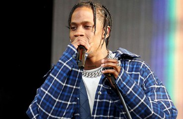 Travis Scott dislocates knee