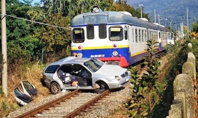 Pont Canavese (TO) - Treno travolge auto, ferito conducente (16.10.19)